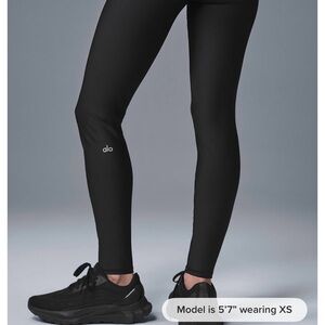 NWT. ALO Yoga Airlift Leggings – Size Small – NWT